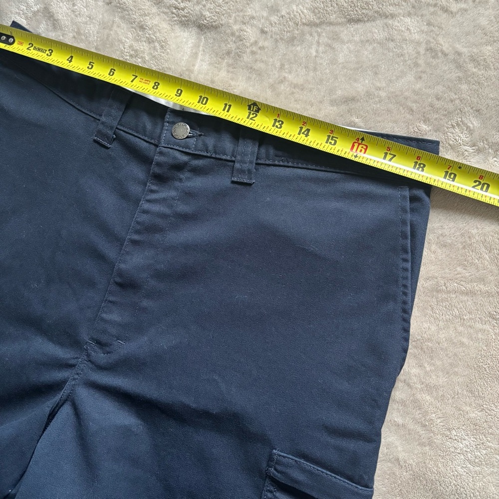Dickies Men's Navy Cargo Shorts size 36 - Picture 5 of 7